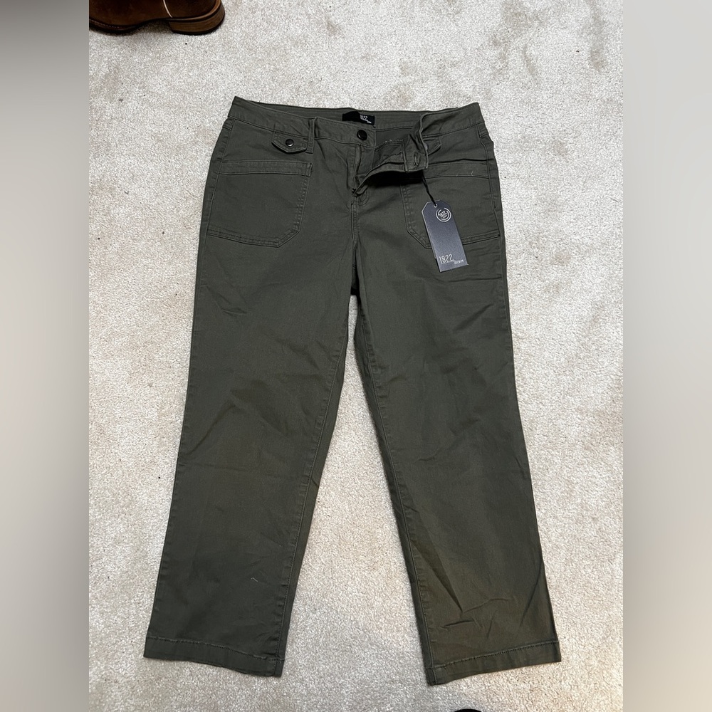 1822 Denim Women’s size 14 Dark Green Cargo Pants